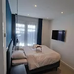 Het Met De Groene Deur